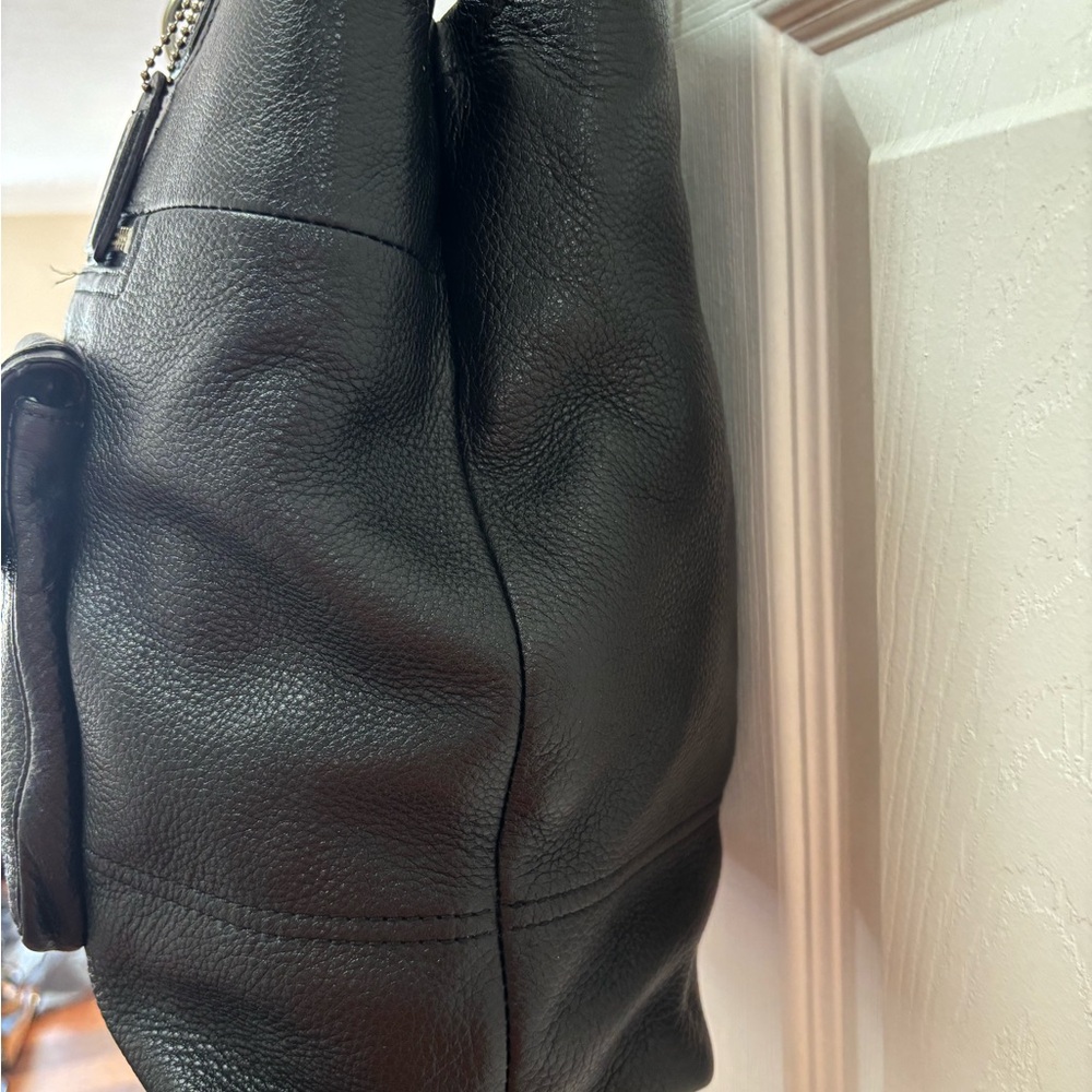 Coach K1073-F15694 Hamptons Large Black Pebbled Leather Turnlock Tote in VGUC - Picture 5 of 16